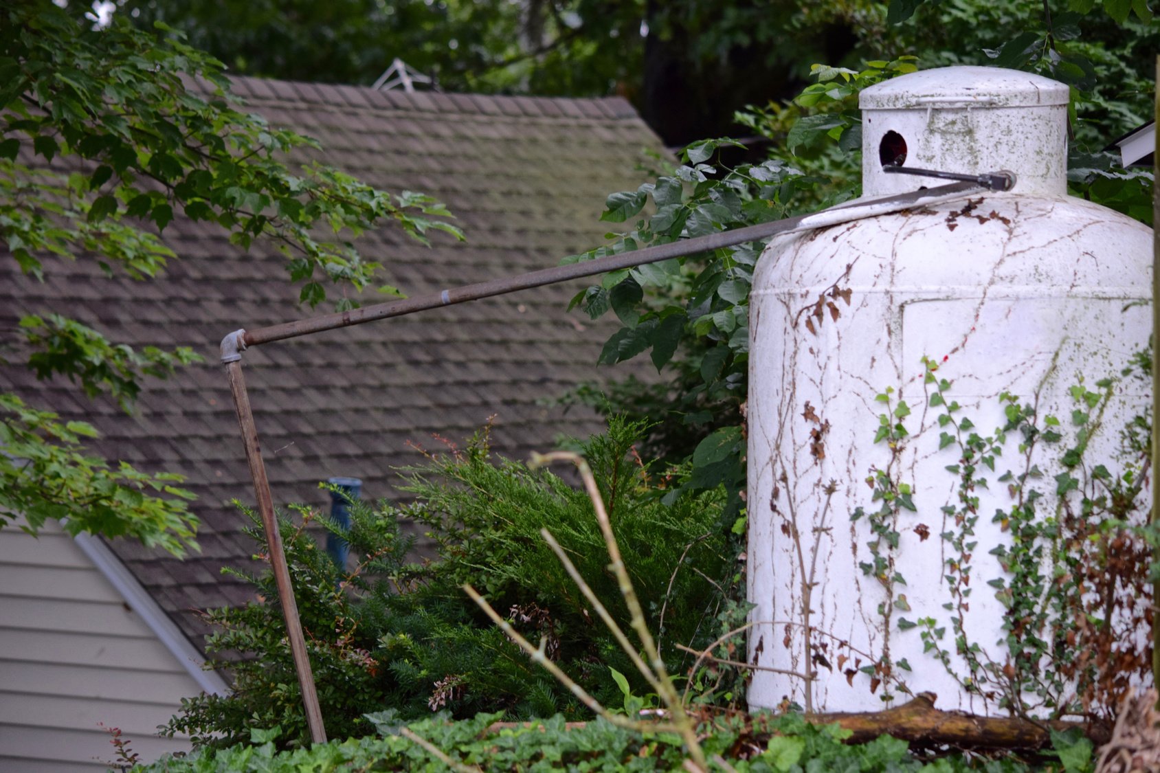 Residential heating propane storage tank